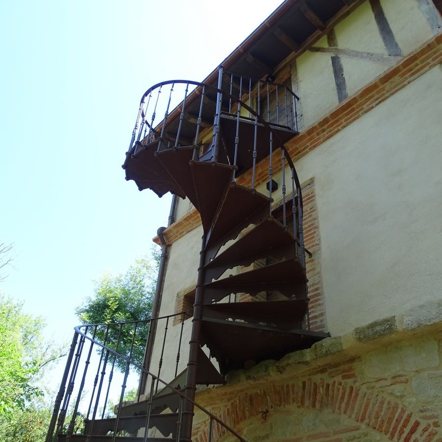 Double spiral staircase model Versailles against a dovecote in the Tarn (France)
